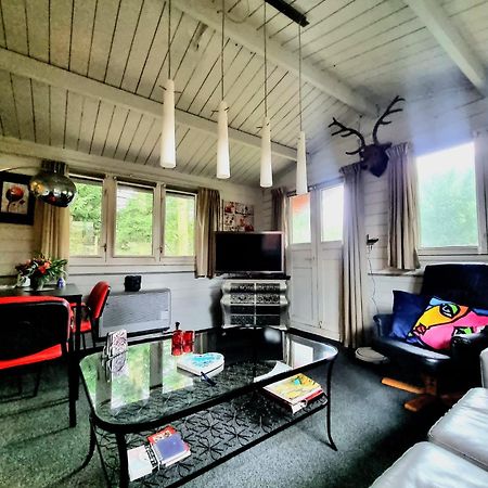 Chalet Op Een Rustig Park In De Natuur Putten Eksteriør bilde