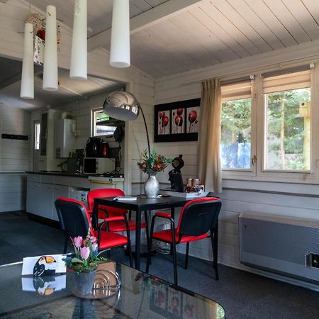 Chalet Op Een Rustig Park In De Natuur Putten Eksteriør bilde