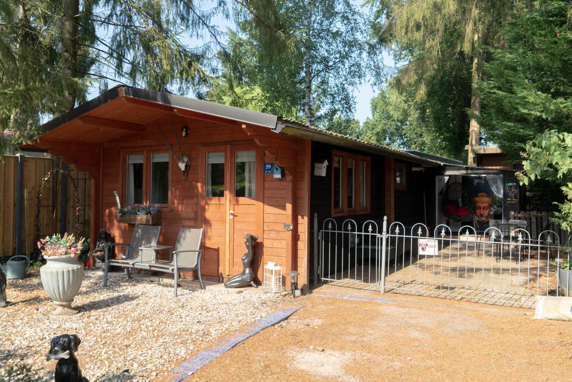 Chalet Op Een Rustig Park In De Natuur Putten Eksteriør bilde